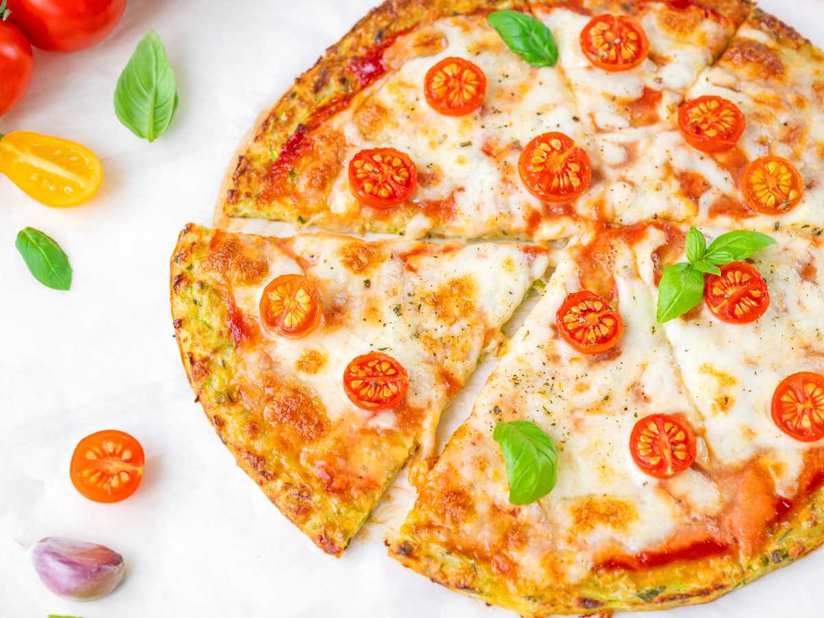 pizza-de-abobrinha,-ceto-e-sem-gluten-–-pequerecetas
