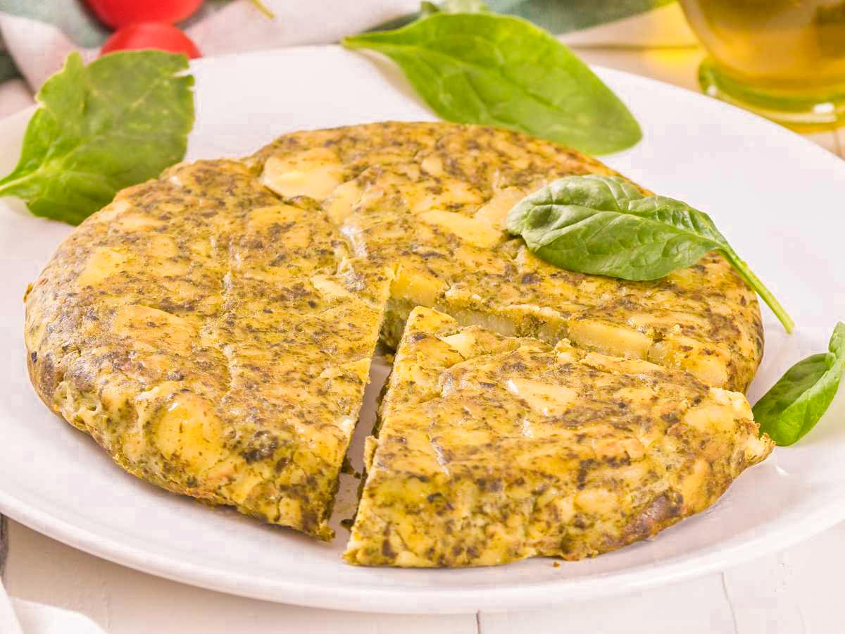 omelete-de-batata-e-espinafre-–-pequerecetas