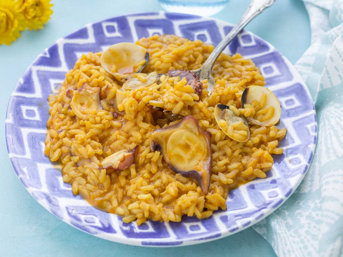 arroz-com-polvo-e-ameijoas-–-pequerecetas
